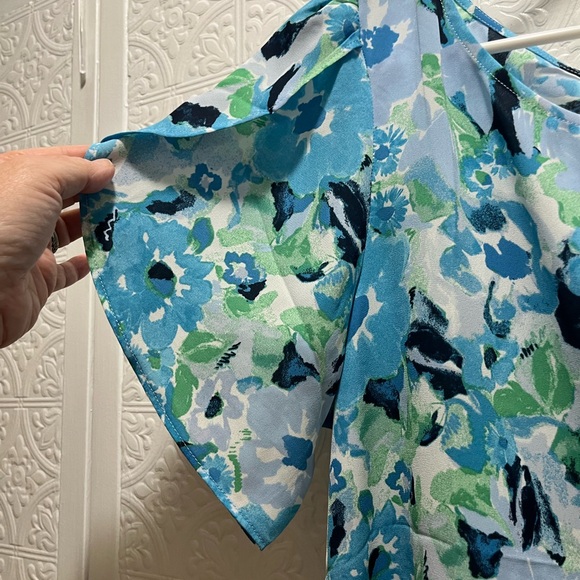 LOFT women’s short sleeve blouse, blue floral | L - Picture 4 of 5